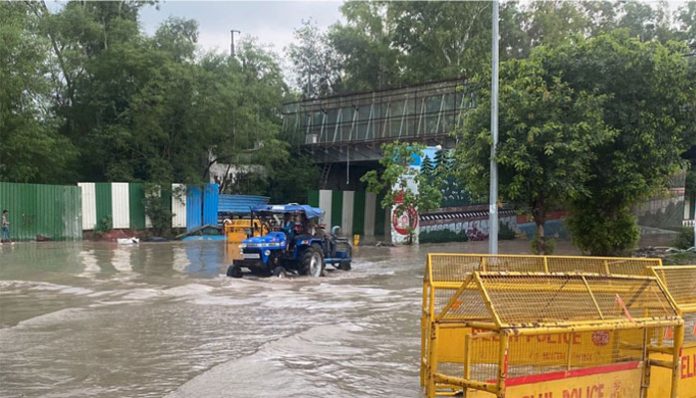 Dellhi Yamuna water overflowed