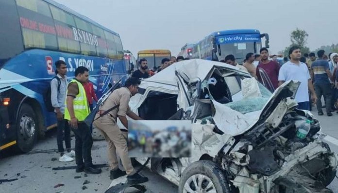 five people died in tragic accident on Yamuna Expressway