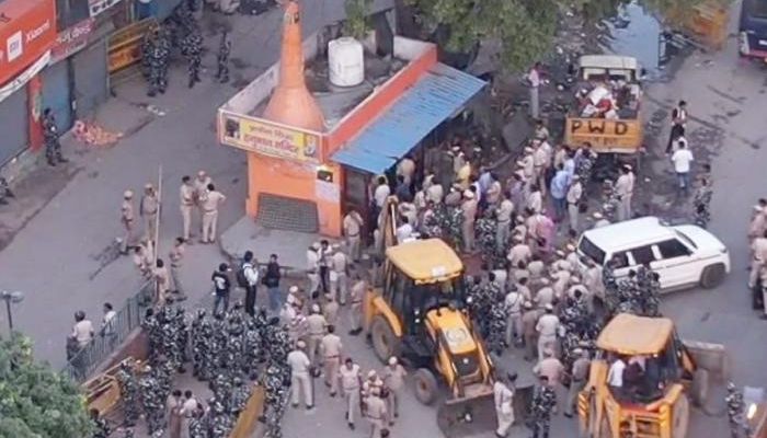 Delhi: Police officer prays before Lord Hanuman, then joins demolition of the temple in Bhajanpura; a dargah also demolished