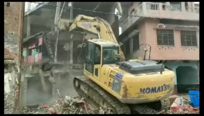 Uttar Pradesh: Bulldozer action continues against Sikandar Khan, who raped a 19-year-old Hindu girl and crushed her head in Fatehpur
