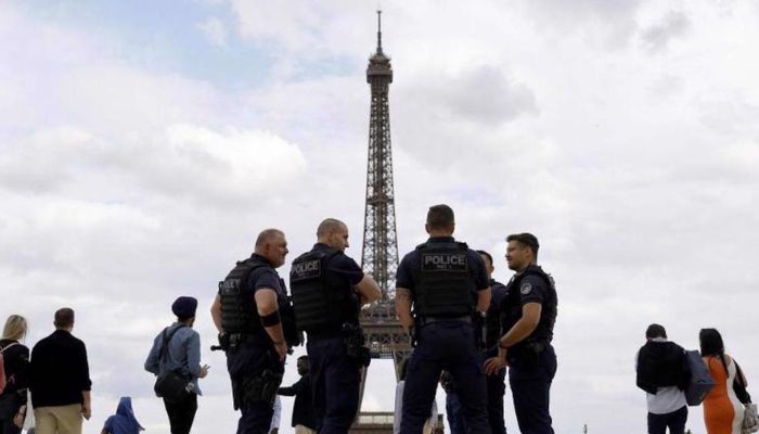 France passes law granting police the power to spy on people through mobile phones