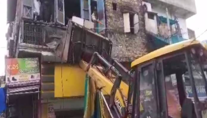 Ujjain administration bulldozed the residence of Adnan Mansoori.