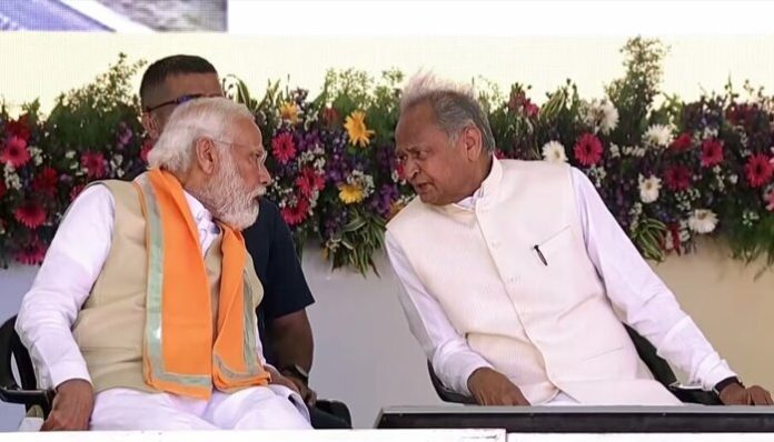 The Prime Minister and the Rajasthan Chief Minister at an event.