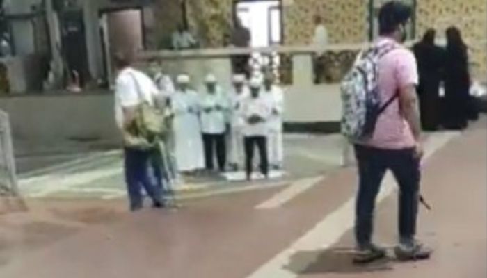 Maharashtra: Viral video shows Muslims offering namaz at Panvel railway station, MNS demands permission to perform Maha Aarti but denied