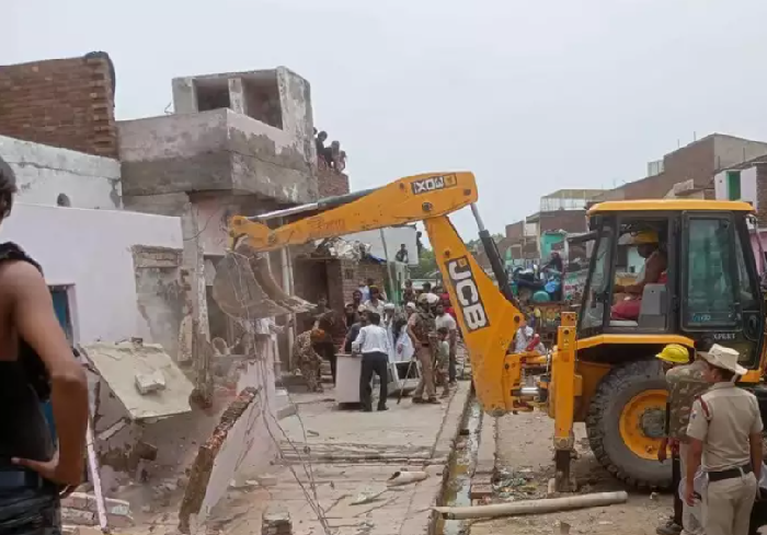 Bulldozers run over illegal encroachment near Sri Krishna Janmbhoomi in Mathura, over 100 houses of Nayi Basti cleared from Railways land