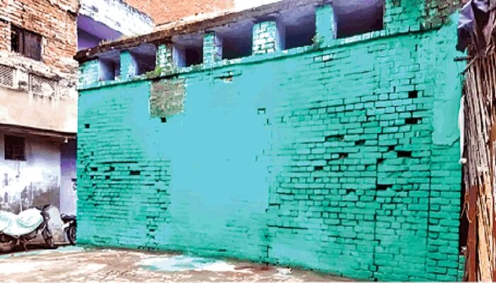 Kanpur: Land given by Hindus to place Tazia during floods now occupied by Muslims, wall erected