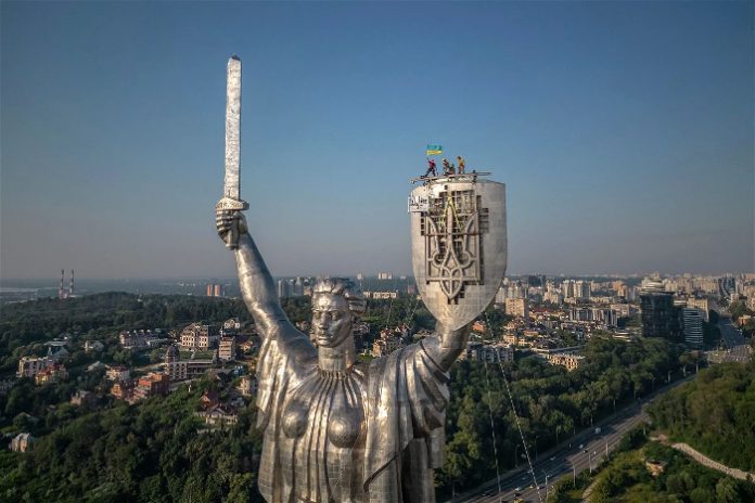 Kyiv statue