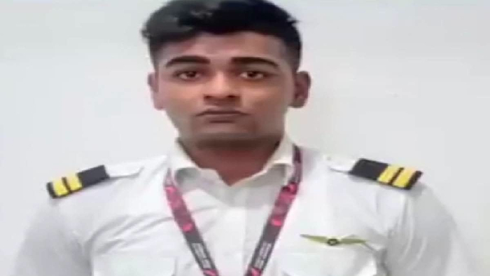20-year-old Mumbai-based conman arrested from Vadodara airport for posing as a pilot to impress his girlfriends