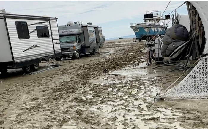 USA: Over 70,000 people stranded at the ‘Burning Man’ festival in Nevada desert for days after heavy rains, one person dead
