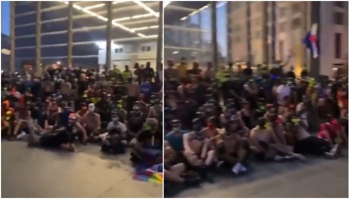 Germany: Humans identify themselves as 'dogs', bark, howl; gather in Berlin to demand recognition, rights and respect