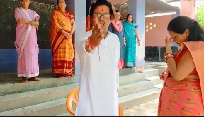 Bihar teacher Sunil Kumar was suspended.