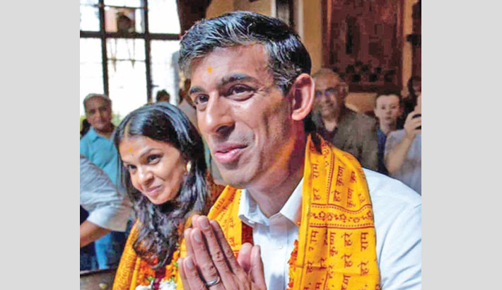 UK Prime Minister Rishi Sunak visits Akshardham temple in Delhi to offer prayers
