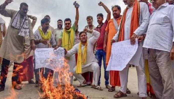 Hindu sainsts stage protest in New Delhi against hate speeches by I.N.D.I. alliance leaders against Sanatan Dharma