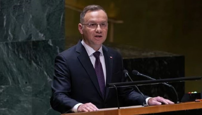 “Ukraine is like a drowning man, it can drag us into the depths”: Polish President Andrzej Duda