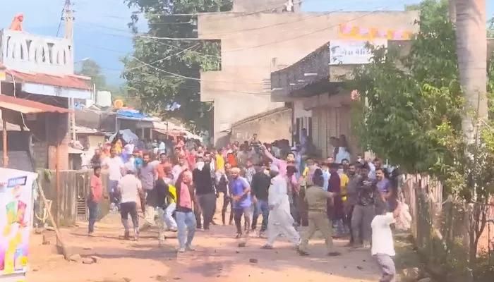 Attack on another Hindu procession in Gujarat: Muslim mob pelts stones at Bajrang Dal’s Shaurya Yatra in Selamba, several shops torched