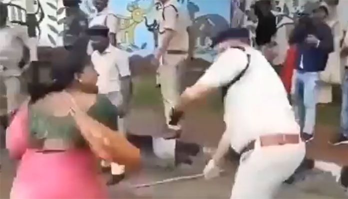 Fact check about viral video of lathi charge on women