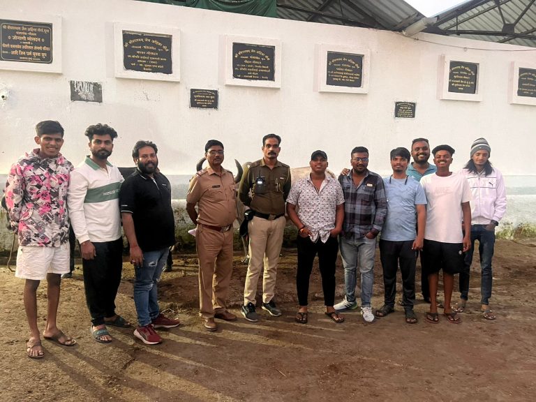 Maharashtra: Gaurakshaks in Pune save cows, Iqbal Alam and two other smugglers arrested; cow meat seized from a vehicle in Manchar