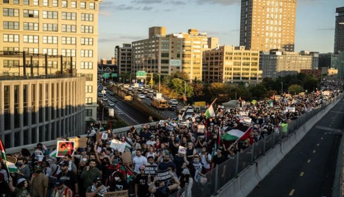 Pro-Palestinian protestos vandalised properties in New York during day-long protest, giving antisemitic calls