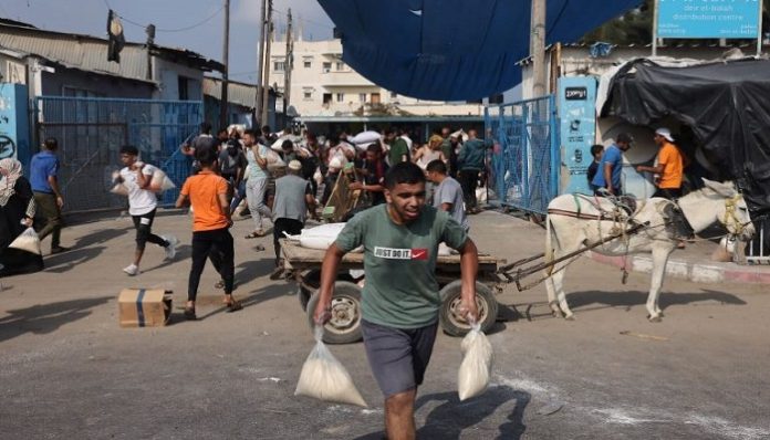Thousands of Gazans broke into UN aid centres to steal basic amenities