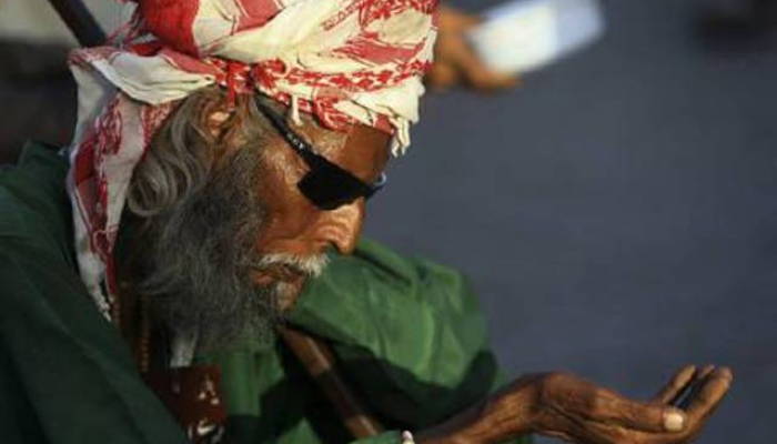 Pakistan: 16 beggars heading to Saudi Arabia to beg for money removed from the flight at Multan airport