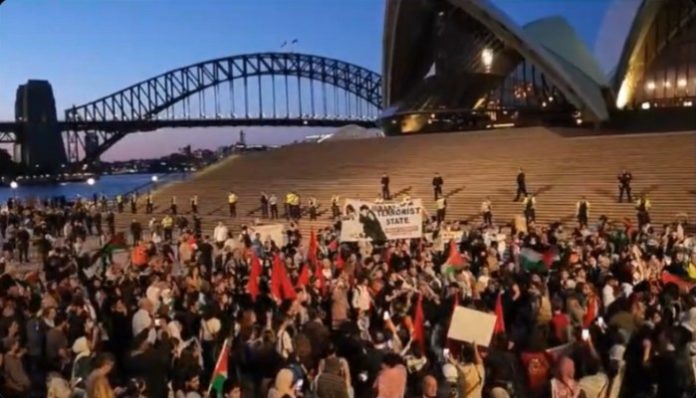 F*** Jews, Gas the Jews: Hamas terror supporters in Sydney openly call for a repeat of the Holocaust while waving Al Qaeda flags