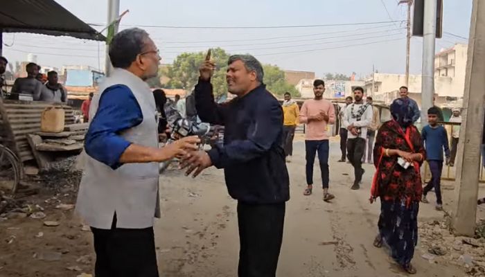 Ajit Anjum gets almost manhandled for forcing women voters to give reactions during voting for MP assembly elections, video goes viral