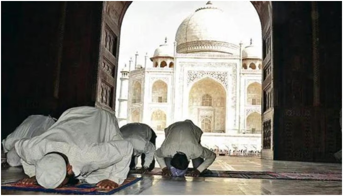 Agra: Man from West Bengal stopped from offering Namaz illegally at Taj Mahal, SC banned prayers by outsiders in 2018