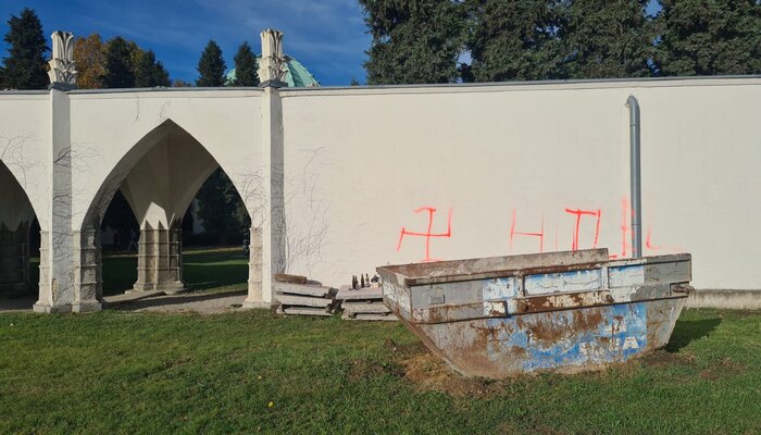 Austria: Jewish Cemetery attacked in Vienna, wall defaced with Hakencruez symbol