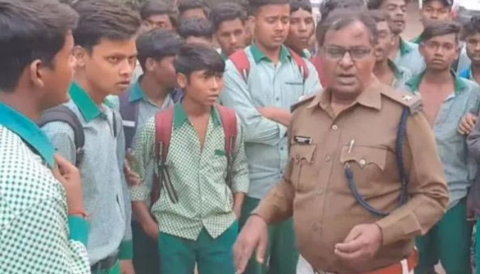 Students protested at police station after attack on girls.