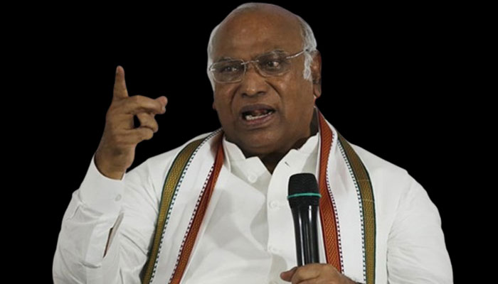 Watch: ‘AICC Ka Neta Bol Raha Hai’ – Congress President abuses party supporters in Telangana, asks them to shut up or leave