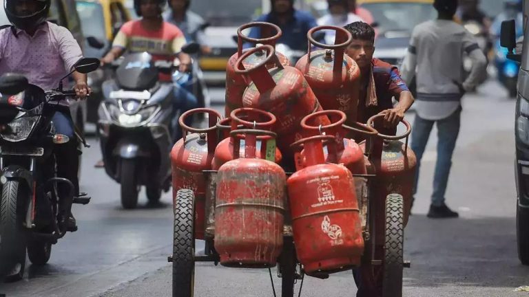 Rajasthan CM fulfils party’s poll promise, slashes down Ujjwala gas cylinder prices to Rs 450