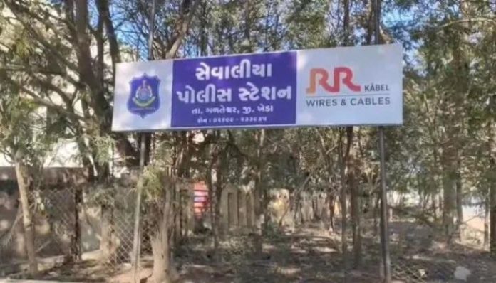 Case booked against accused Farooq Pathan in Sevalia police station