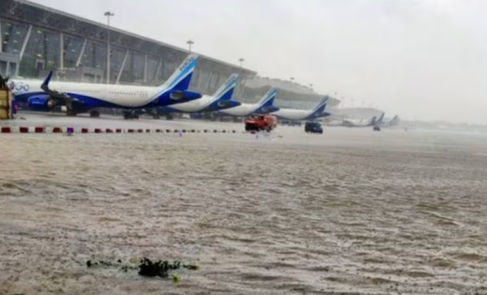Heavy flood situation in Chennai due to cyclone Michaung, airport submerged, Army helping in rescue and evacuation