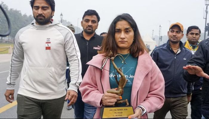 Wrestler Vinesh Phogat returns Arjuna and Khel Ratna awards, leaves them at Kartavya Path amid WFI election row