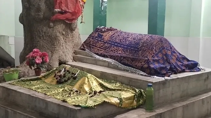 Late Maulana Mushtaq Ali and his sons sexually assaulted, forcibly converted Hindu woman and daughter to Islam; Akram, Junaid, and Faizan arrested in Prayagraj