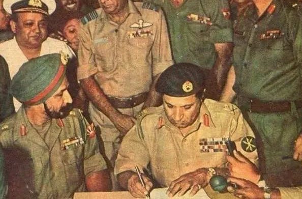 PM Modi pays tribute to soldiers on Vijay Diwas