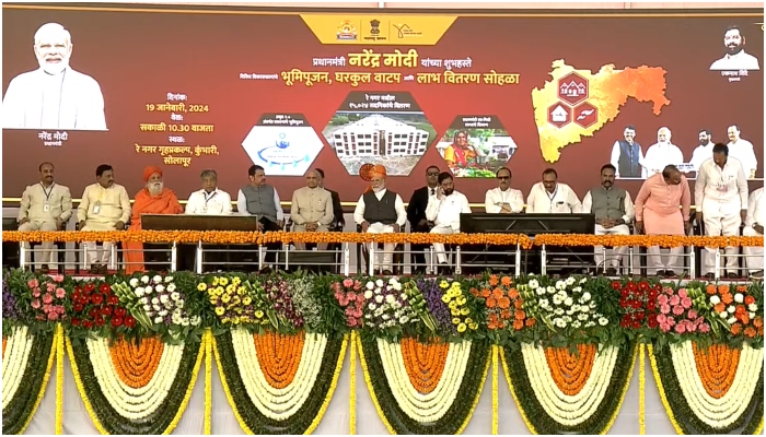 Maharashtra: PM Modi launches several projects in Solapur worth over ₹2,000 crore, dedicates over 90,000 houses under PMAY