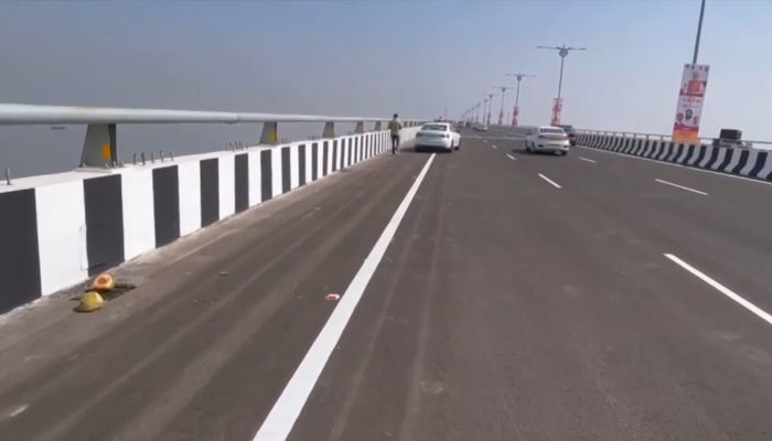 Dumped coconuts, pan gutka stains: Miscreants litter the newly inaugurated Atal Setu, netizens fume