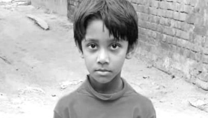 Murshidabad: 8-year-old mistakes bomb for a toy lying out in the open near a school, dies