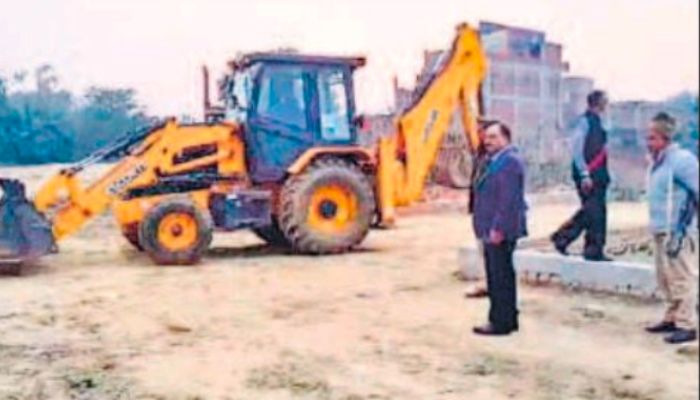 Uttar Pradesh: Land owner in Pratapgarh seeks permission to ‘verbally abuse’ editors of Hindustan after local administration bulldozes his property based on newspaper report