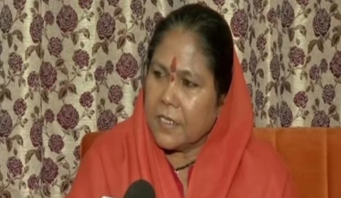 Youth tries to flee with the car that was en route to pick up MoS Sadhvi Jyoti from the airport, police arrest youth on charges of attempted kidnapping