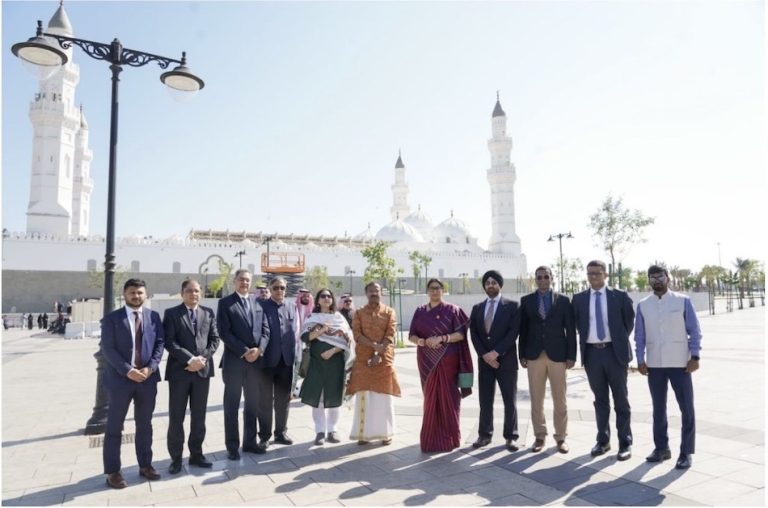 ‘Why are you allowing a mushrikeen in our sanctuary?’ Islamists suffer a meltdown after Smriti Irani visits the periphery of Prophet’s mosque in Madinah