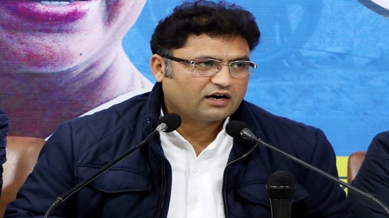 Disillusioned with AAP-Congress alliance, veteran Haryana leader Ashok Tanwar leaves Aam Aadmi Party on moral grounds