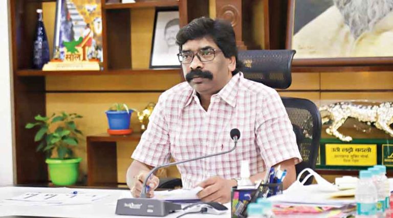 Jharkhand CM Hemant Soren lodges FIR against ED officials under SC/ST Act for searches at his Delhi house, accuses them of “tarnishing his image”