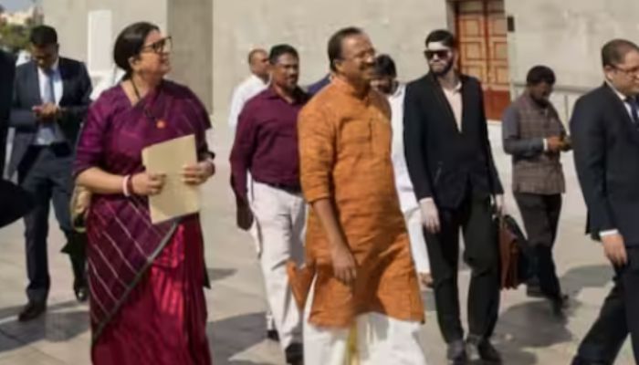 As subcontinent Muslims outrage about Smriti Irani’s visit to Madinah, Saudis push back, say they don’t care about opinions of ‘converted Muslims’
