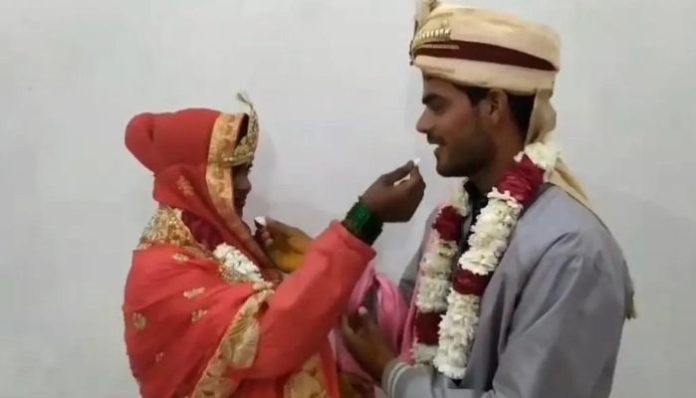 Naseema becomes Meenakshi to marry Mahesh Sharma.