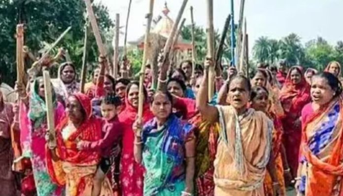 Women in Sandeshkhali demanding arrest of TMC leader Sheikh Shahjahan.