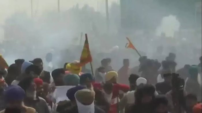 Farmers protest: Police deploys tear gas at Punjab-Haryana Shambhu border to control the situation