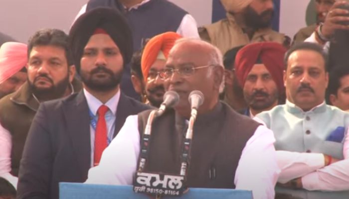 “Koi aye to theek, na aye to theek”: Congress President Mallikarjun Kharge says Congress ready to go solo across India, not just in Punjab