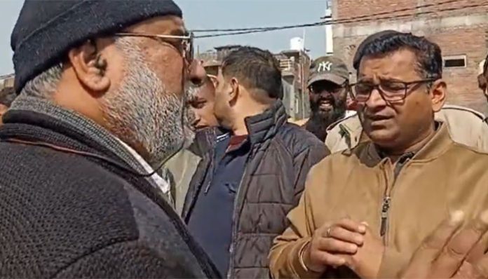 Abdul Malik was seen arguing with Mayor pankaj Upadhyay in a video from January